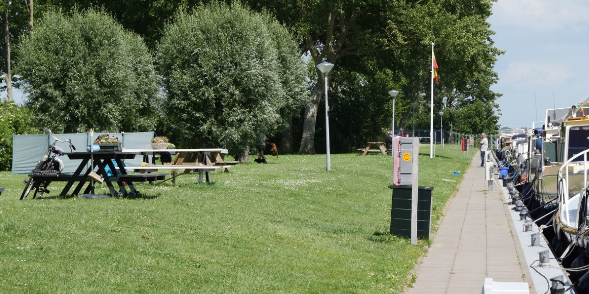 Groene verblijfsruimte langs de haven